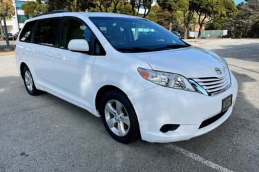 2016 TOYOTA SIENNA LE (WHITE)